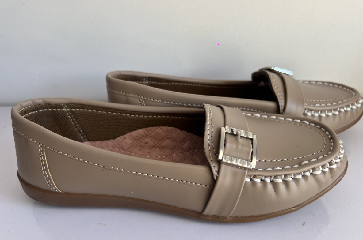 Women’s Beige Flats