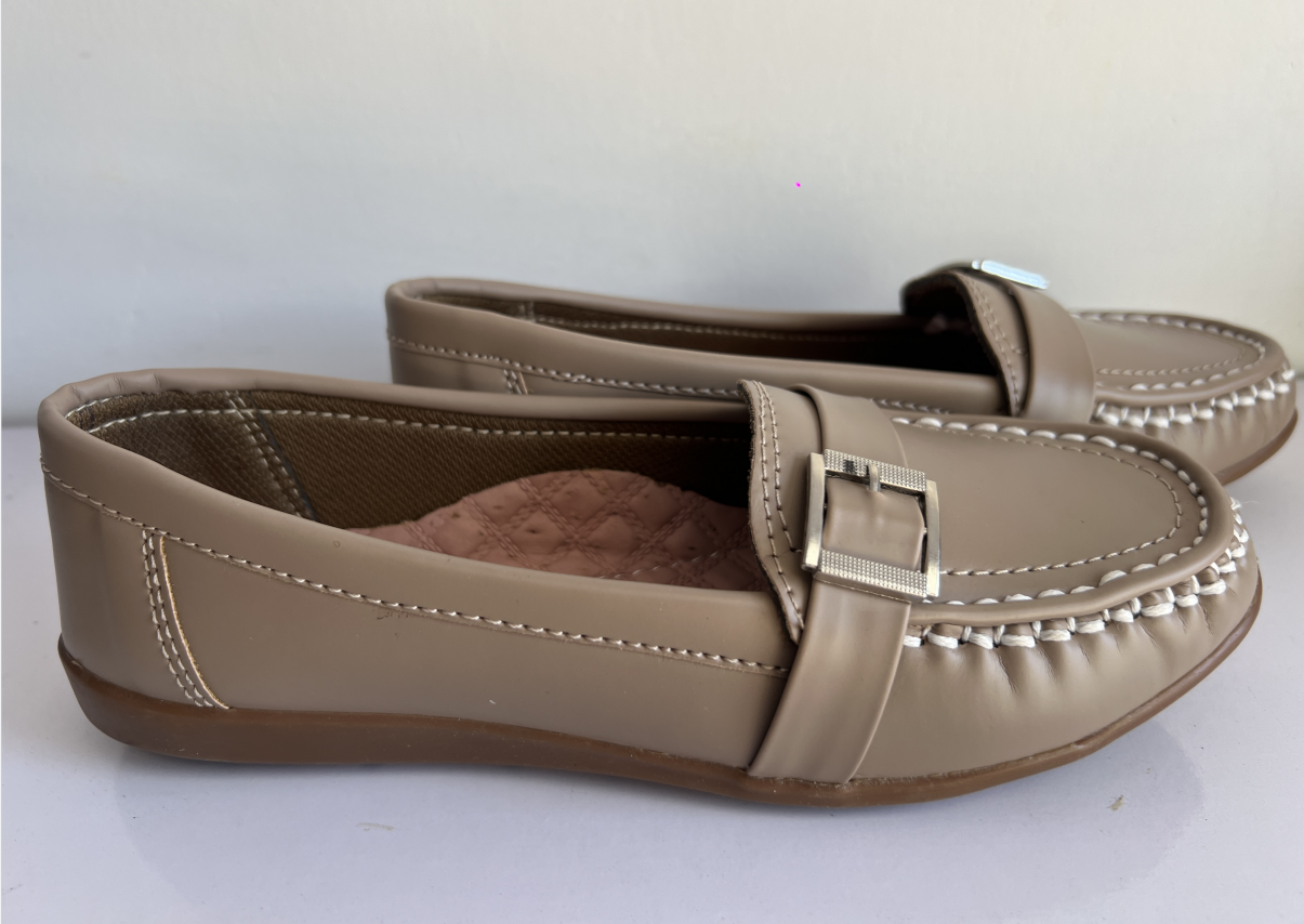 Women’s Beige Flats