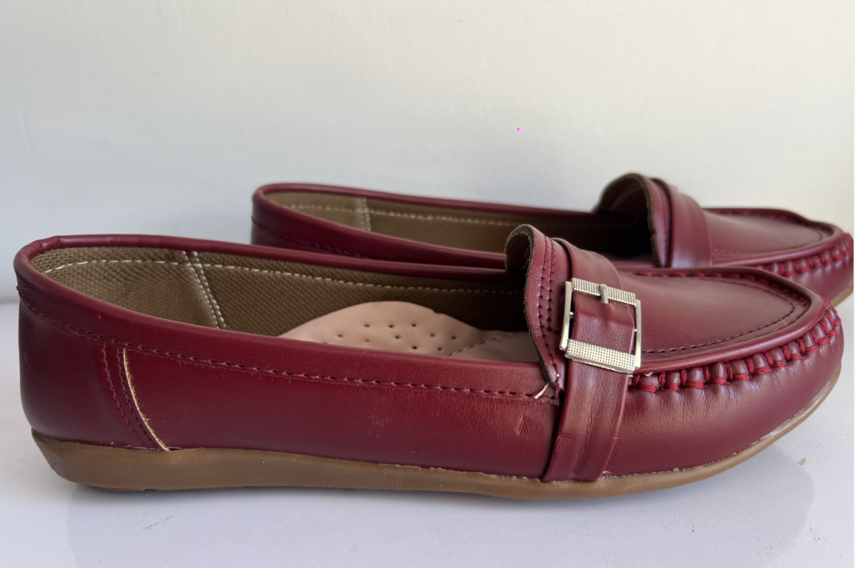 Women’s maroon Flats