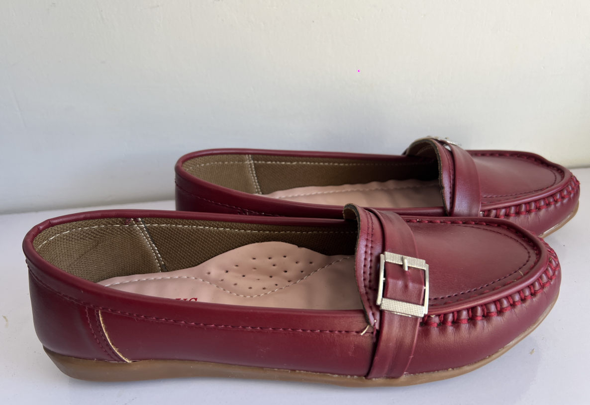Women’s maroon Flats