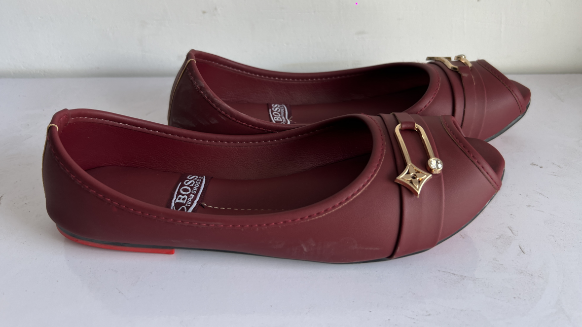 Women’s Peep-Toe Flats in maroon | Ouchi wear