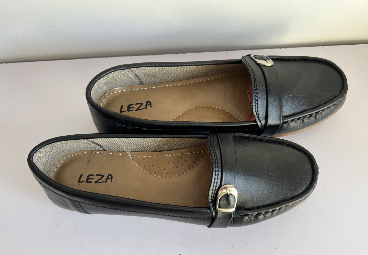Women’s black Flats