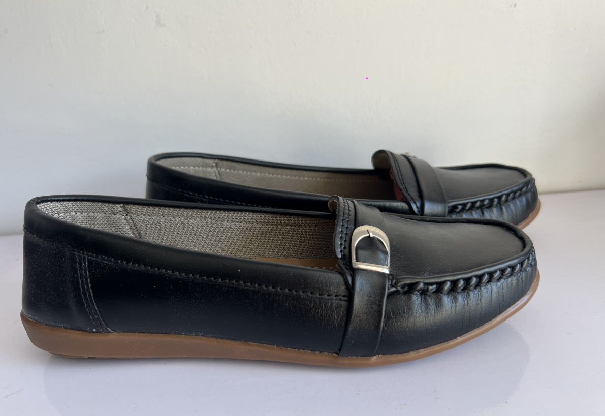 Women’s black Flats