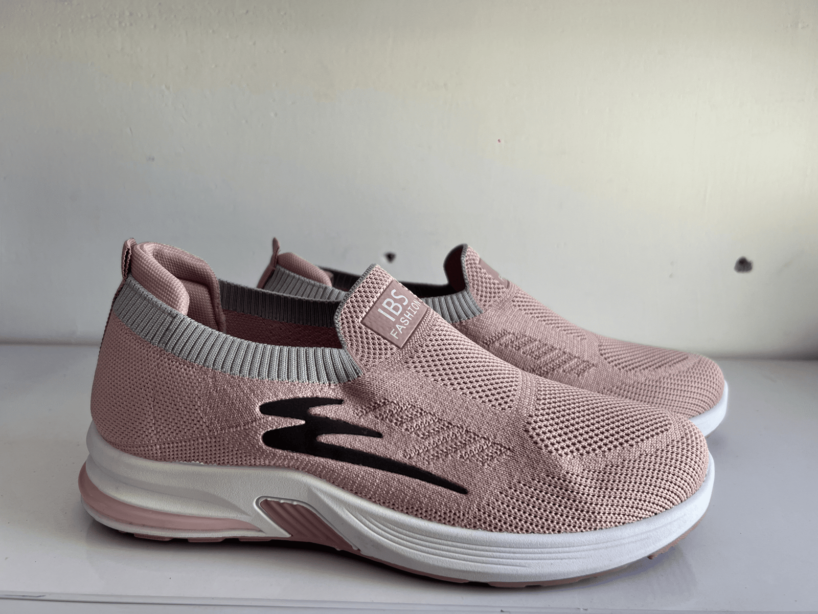 women light pink slip on sneakers | ouchi wear