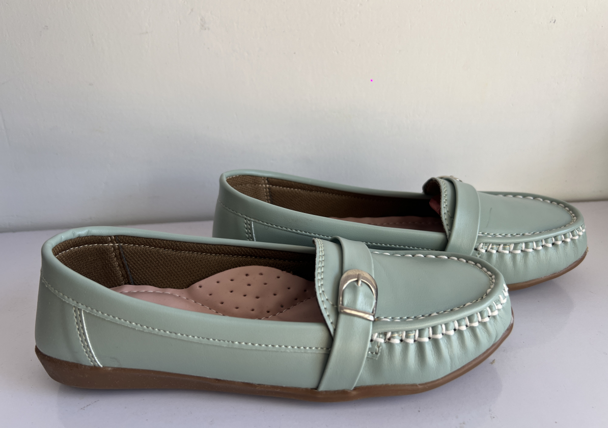 Women’s desaturated green Flats